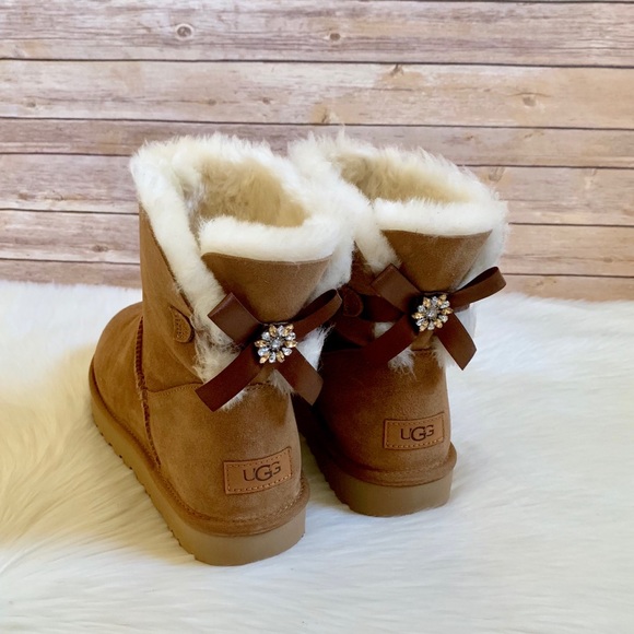 UGG Shoes - UGG Chestnut Mini Bailey Brooch Boots